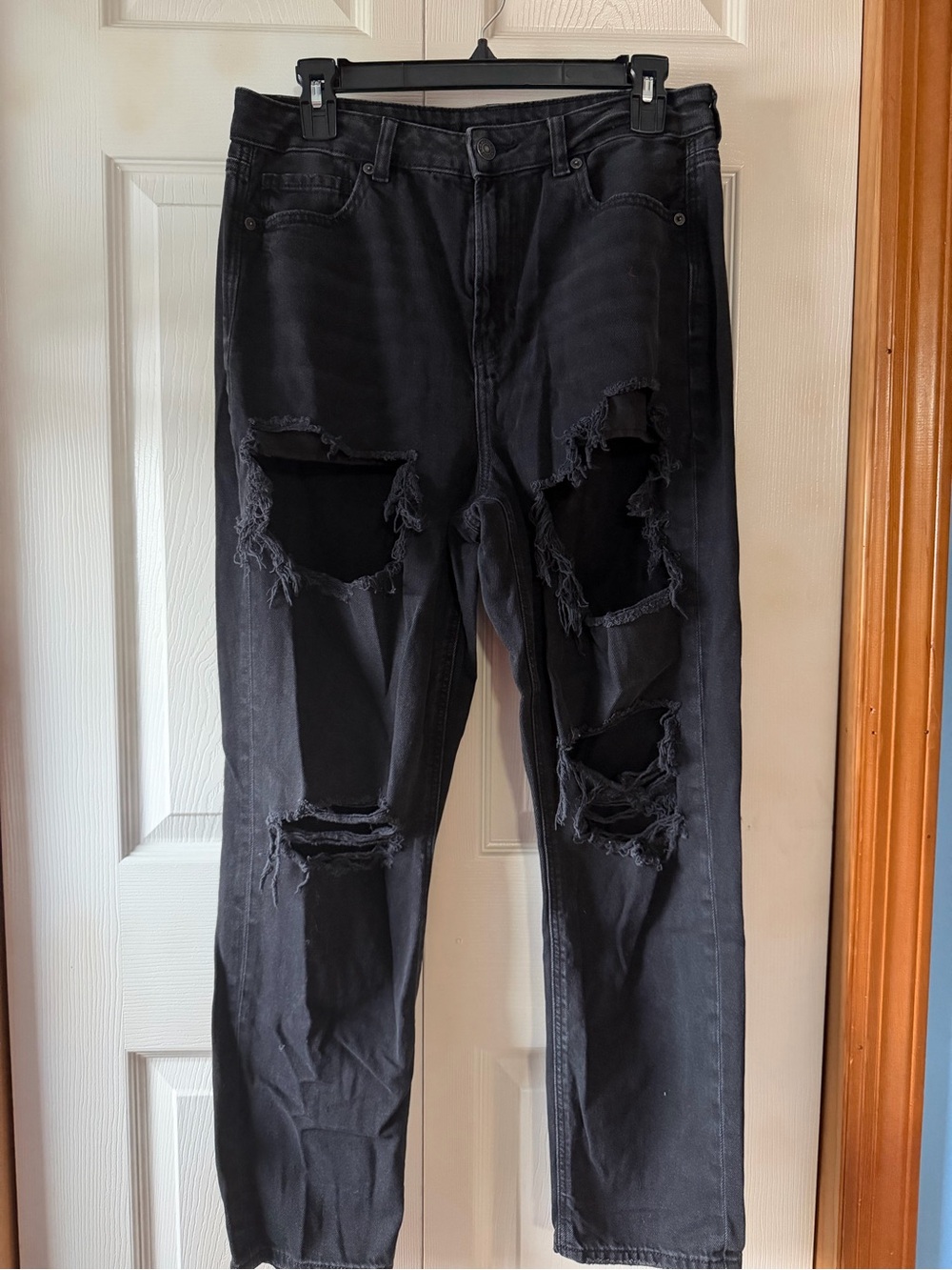 American Eagle Outfitters Black Distressed Relaxed Jeans